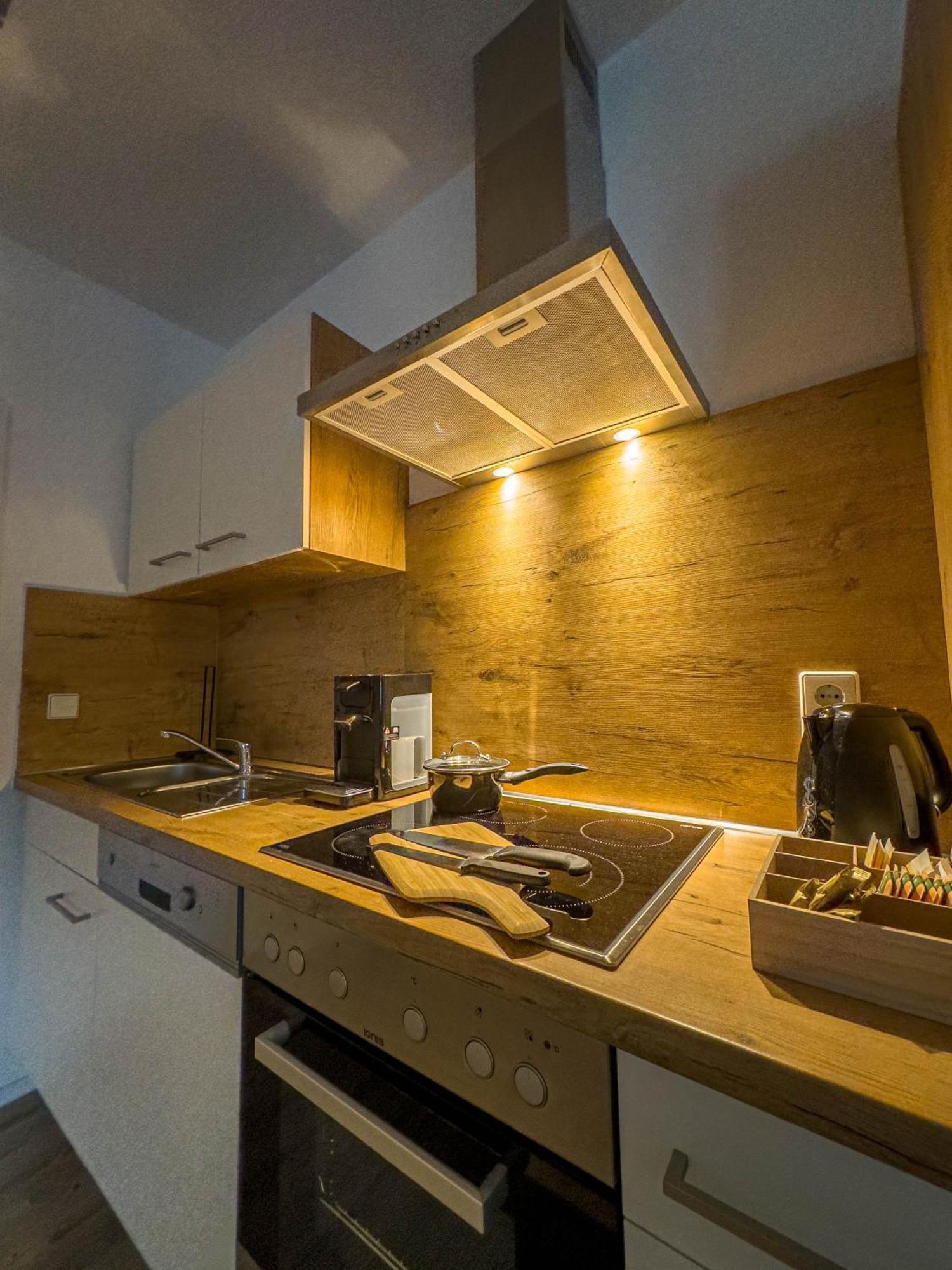 Goldcream Suites - Modern - Netflix - Free Parking Guenzburg Ngoại thất bức ảnh