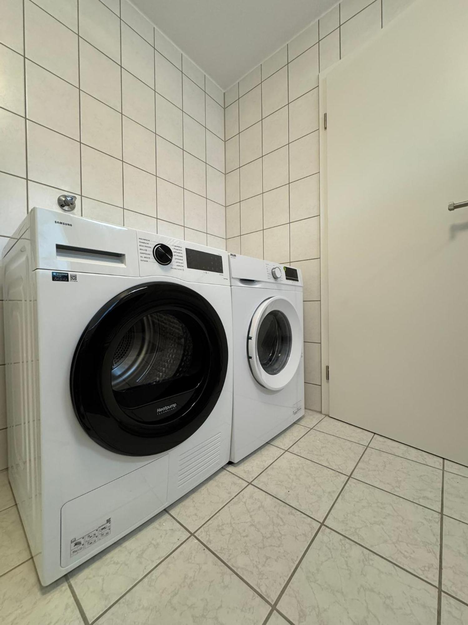 Goldcream Suites - Modern - Netflix - Free Parking Guenzburg Ngoại thất bức ảnh